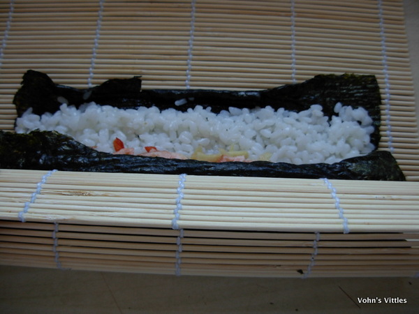 Rolling sushi