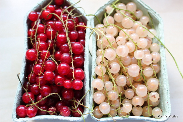 Red currants and white currants