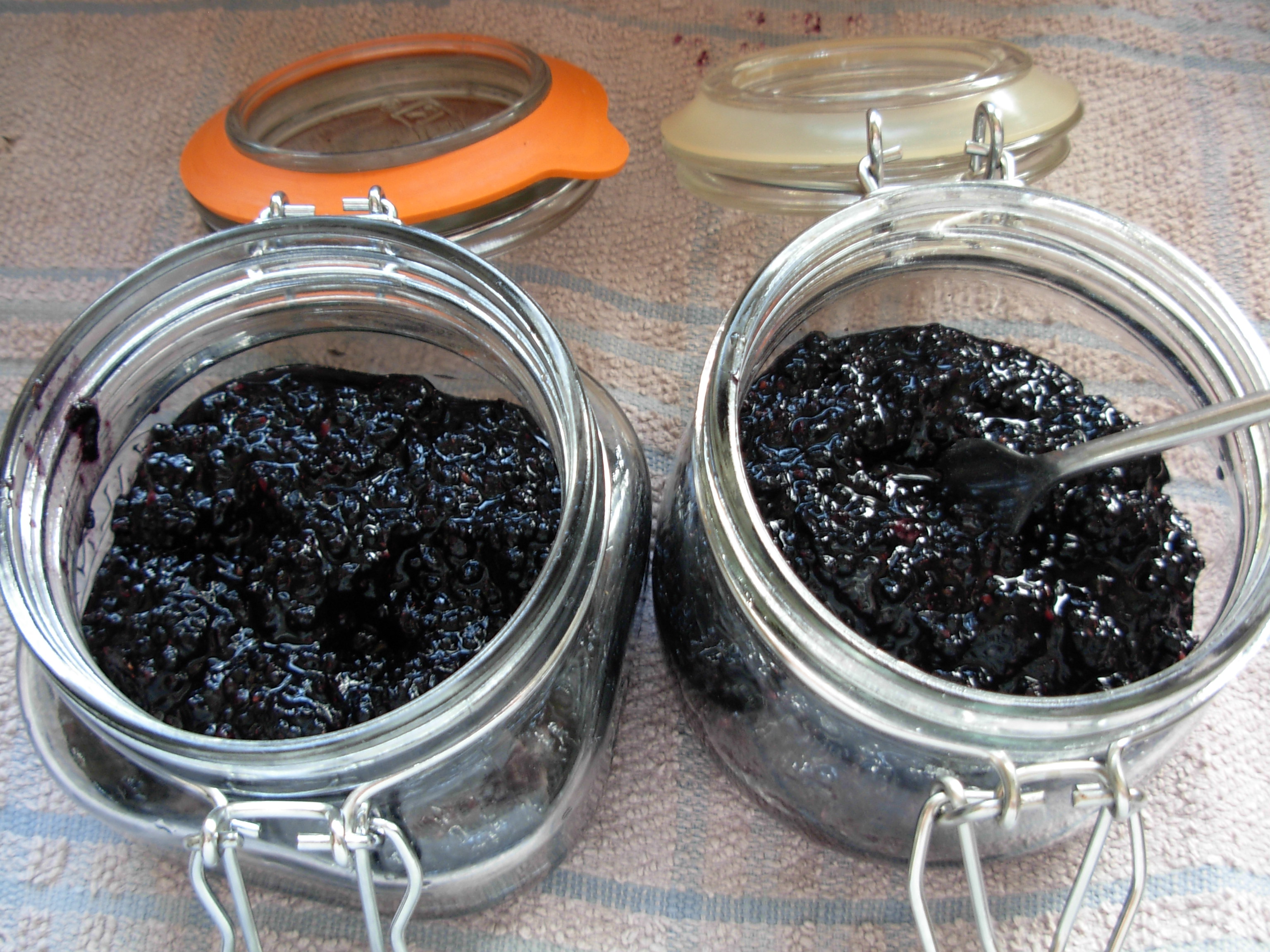 blackberries in Kilner jars