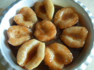 caramel pears in pie tin