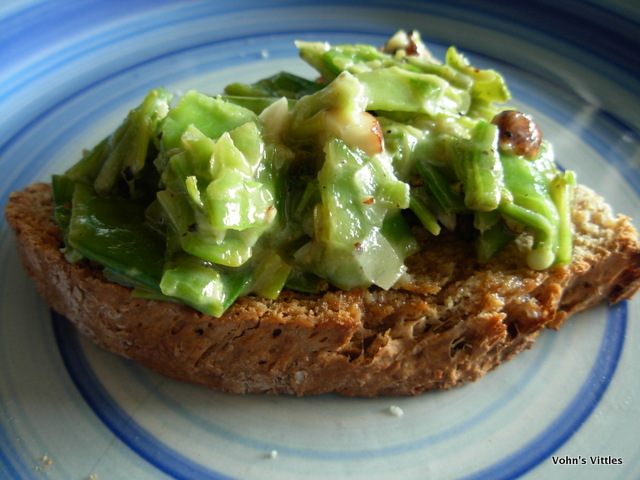 Mangetout blue cheese hazelnut toastie