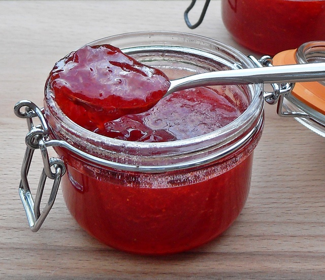 Quick one-punnet strawberry jam