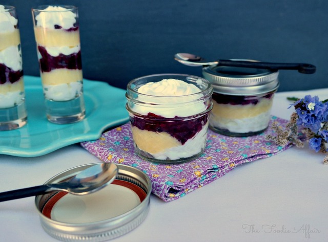 Yoghurt berry parfaits